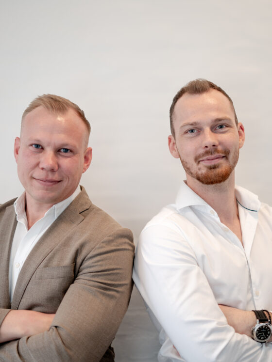 CEO og COO fra Vivo Sales står sammen som ledere af virksomheden