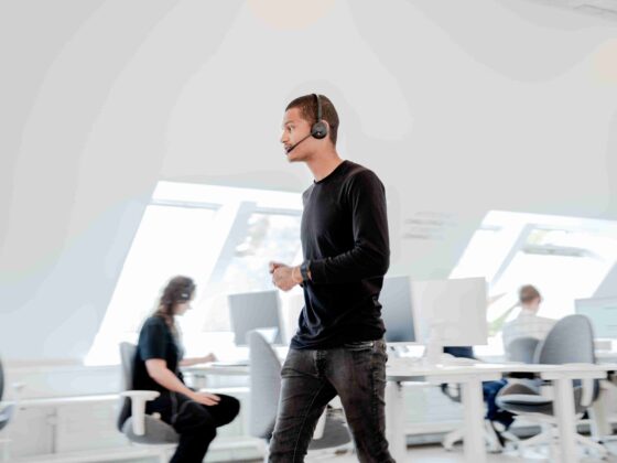 koncenteret telefonsælger