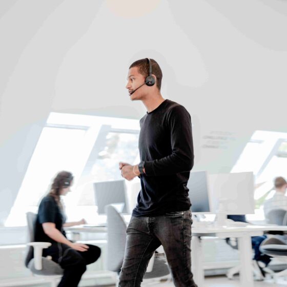 koncenteret telefonsælger