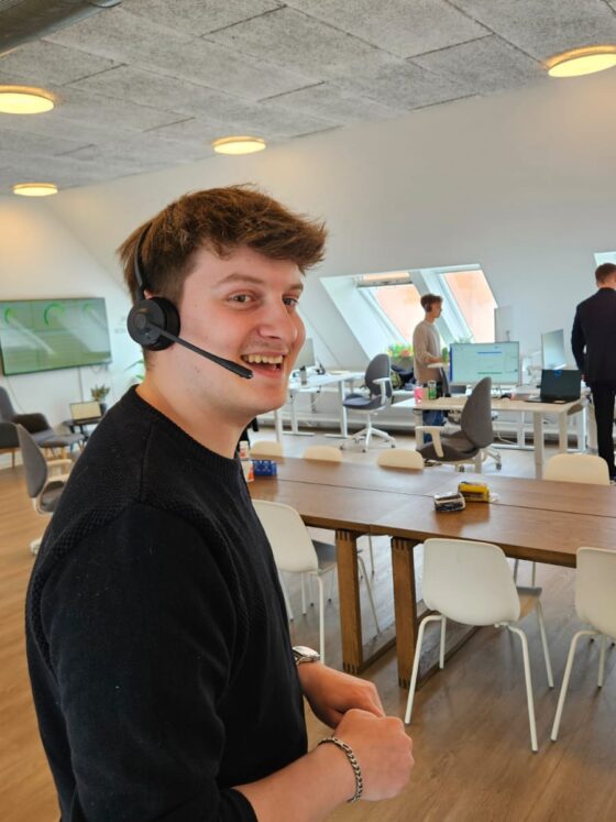 Telefonsælger som også deltager på VBA